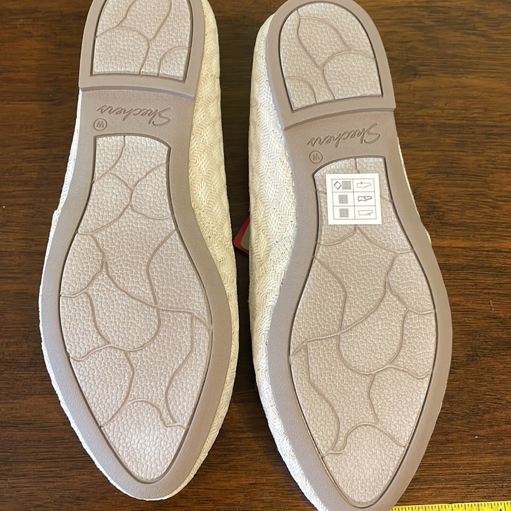 Skechers memory foam Air-cooled  Cloe  honey comb.  Women’s 7 wide. - Picture 4 of 9